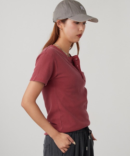 ROOPTOKYO(ループトウキョウ)の「ピグメント加工ワッフルジャストフィットヘンリーネックT 半袖Tシャツ 秋 秋服 2026年秋冬(Tシャツ/カットソー・メンズ・ブラック/ワインレッド・S/M/L)」の21枚目の写真