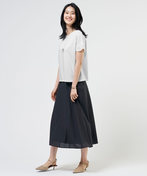 J.PRESS Ladies（J.プレス レディス）の「【一枚で着映え・シーンレスに活躍】コットンスムース レースデザイン カットソー（Tシャツ/カットソー・レディース・ネイビー系/サックスブルー系/ホワイト系/ライトグレー系/ブラウン系/ホワイト系1・SMALL）」の11枚目の写真