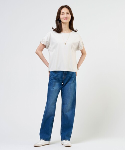 J.PRESS Ladies（J.プレス レディス）の「【一枚で着映え・シーンレスに活躍】コットンスムース レースデザイン カットソー（Tシャツ/カットソー・レディース・ネイビー系/サックスブルー系/ホワイト系/ライトグレー系/ブラウン系/ホワイト系1・SMALL）」の15枚目の写真