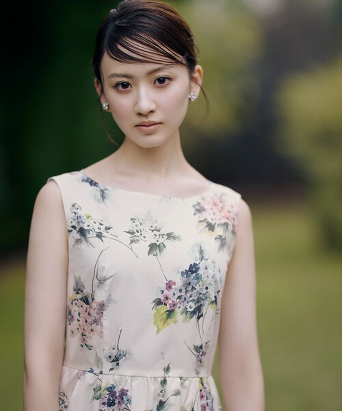 TOCCA(トッカ)の「HYDRANGEA PRISM ドレス(ワンピース・レディース・ブラック系5/アイボリー系5・0/2/4/6)」の3枚目の写真