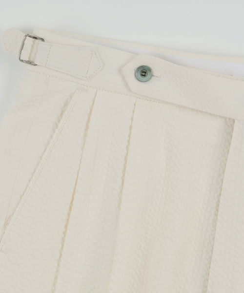 BELLIEF(ベリーフ)の「Essential Seersucker Adjust 2-Pleated Relaxed Chino (Ecru)(その他パンツ・メンズ・その他・LARGE/MEDIUM/X-LARGE)」の5枚目の写真
