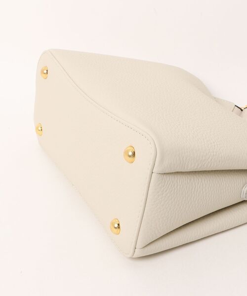 NiiNa(ニーナ)の「【NiiNa】【高品質牛革】2wayワンハンドルスクエアショルダーバッグ(ショルダーバッグ・レディース・ホワイト/ブラウン・FREE)」の10枚目の写真