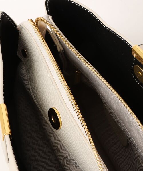 NiiNa(ニーナ)の「【NiiNa】【高品質牛革】2wayワンハンドルスクエアショルダーバッグ(ショルダーバッグ・レディース・ホワイト/ブラウン・FREE)」の11枚目の写真