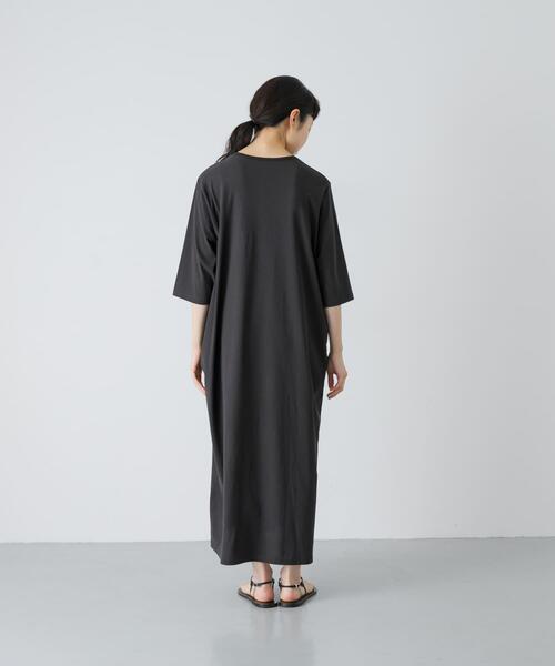 かぐれ(カグレ)の「『2サイズ展開』ヘンリーカットワンピース(ワンピース・レディース・ブラック/チャコールグレー・1/0)」の5枚目の写真