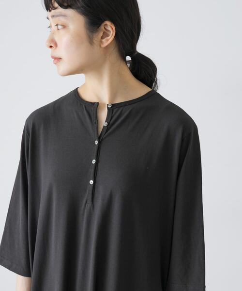 かぐれ(カグレ)の「『2サイズ展開』ヘンリーカットワンピース(ワンピース・レディース・ブラック/チャコールグレー・1/0)」の7枚目の写真