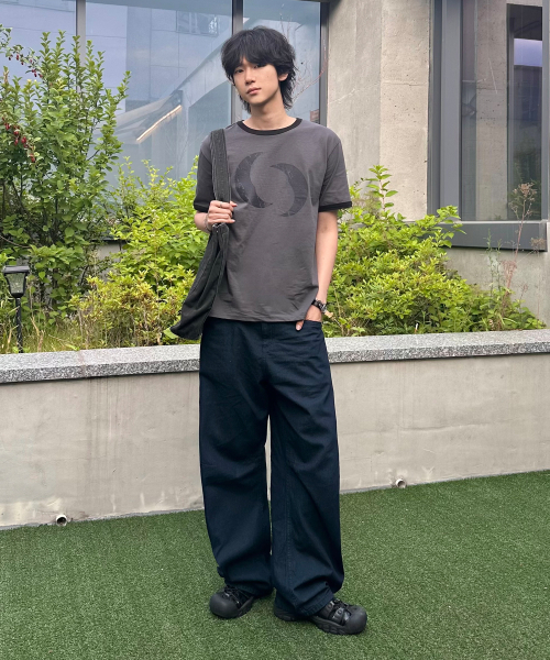 MOOVN（ムブン）の「TWIN MOON リンガー半袖Tシャツ チャコール（Tシャツ/カットソー・メンズ・その他・SMALL/MEDIUM/LARGE）」の2枚目の写真