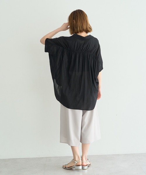 YECCA VECCA（イェッカヴェッカ）の「ドライタッチシアーバックギャザーシャツ（シャツ/ブラウス・レディース・ブラック/ライトベージュ/ブラウン/グリーン系その他3・FREE）」の16枚目の写真