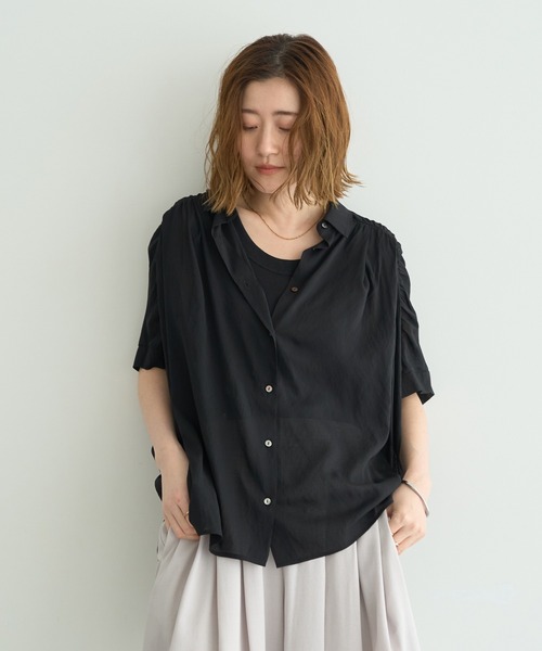 YECCA VECCA（イェッカヴェッカ）の「ドライタッチシアーバックギャザーシャツ（シャツ/ブラウス・レディース・ブラック/ライトベージュ/ブラウン/グリーン系その他3・FREE）」の22枚目の写真