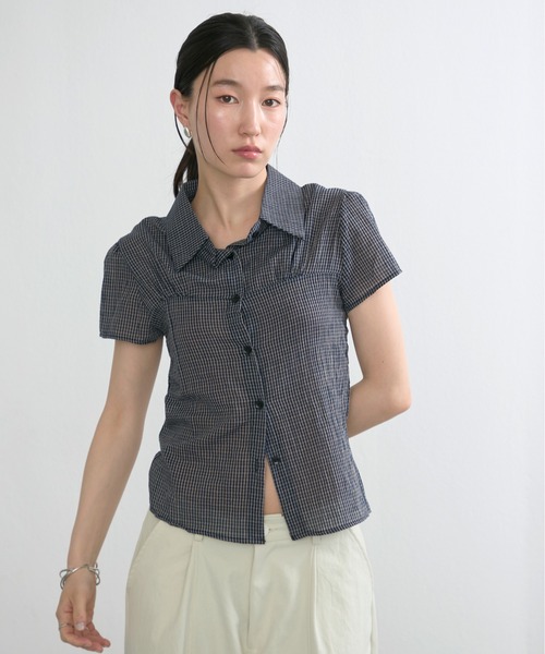 NUJOH(ヌゾ)の「Gingham Puff Sleeve Shirt / ギンガムパフスリーブシャツ(シャツ/ブラウス・レディース・ネイビー/グレー/ライトブルー・FREE)」の3枚目の写真
