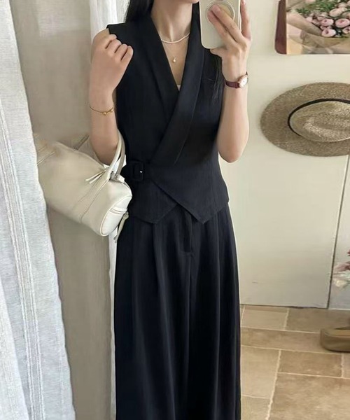 AMAJI(アマジ)の「ノースリーブ トップス + イージーパンツ セットアップ(セットアップ・レディース・ライトブルー/ホワイト/ブラック/ベージュ・SMALL/MEDIUM)」の3枚目の写真