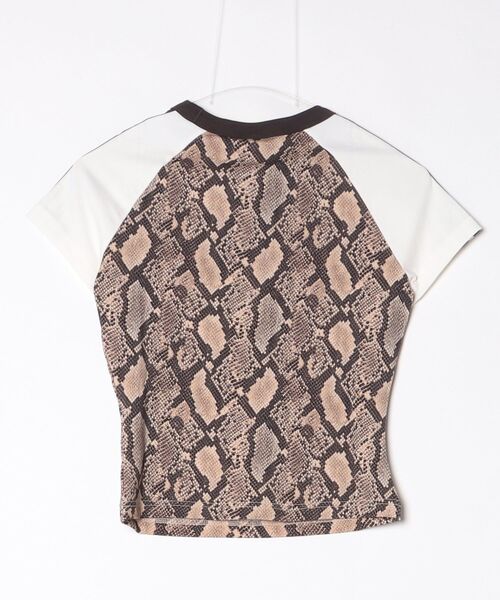 adidas(アディダス)の「スネークプリント カリ Tシャツ / アディダスオリジナルス adidas Originals(Tシャツ/カットソー・レディース・ブラウン/ベージュ・X-LARGE/XX-LARGE/SMALL/MEDIUM/LARGE/3XL)」の5枚目の写真