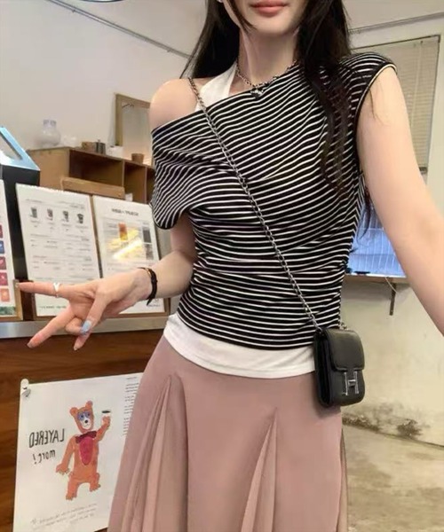 STAY MOTION（ステイモーション）の「【WEB限定】ホルターネックボーダーカットソー［骨格ウェーブ／フェミニン／大人可愛い／きれいめ／韓国ファッション］（Tシャツ/カットソー・レディース・ブラック/グレー・F）」の9枚目の写真
