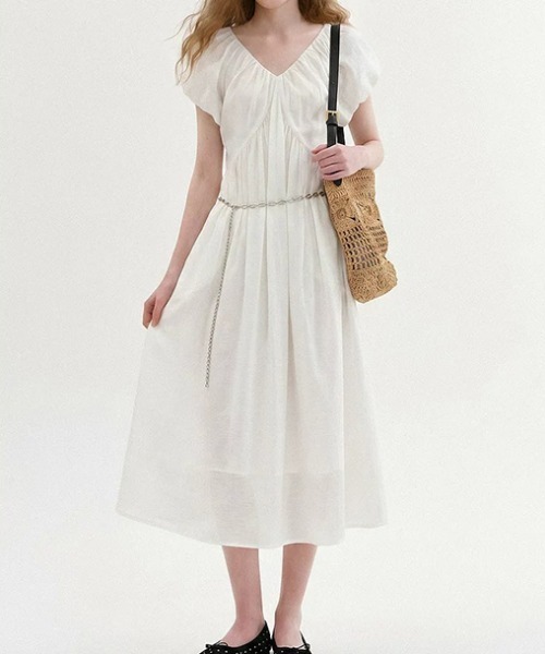 AMAJI(アマジ)の「Vネック パフスリーブ Aライン ワンピース(ワンピース・レディース・ブルー/ホワイト/ライトブルー・SMALL/MEDIUM/LARGE/X-LARGE)」の9枚目の写真