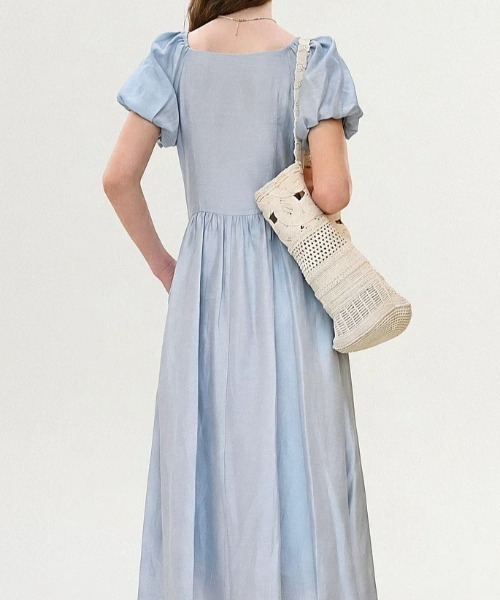 AMAJI(アマジ)の「Vネック パフスリーブ Aライン ワンピース(ワンピース・レディース・ブルー/ホワイト/ライトブルー・SMALL/MEDIUM/LARGE/X-LARGE)」の6枚目の写真