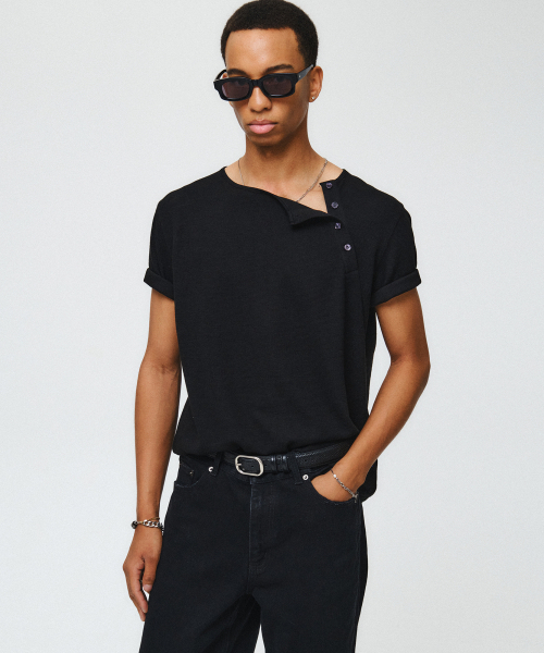 NOIRER(ノイア)の「スレンテヘンリーネックTシャツ(ブラック)(Tシャツ/カットソー・メンズ・その他・48/50/52)」の1枚目の写真