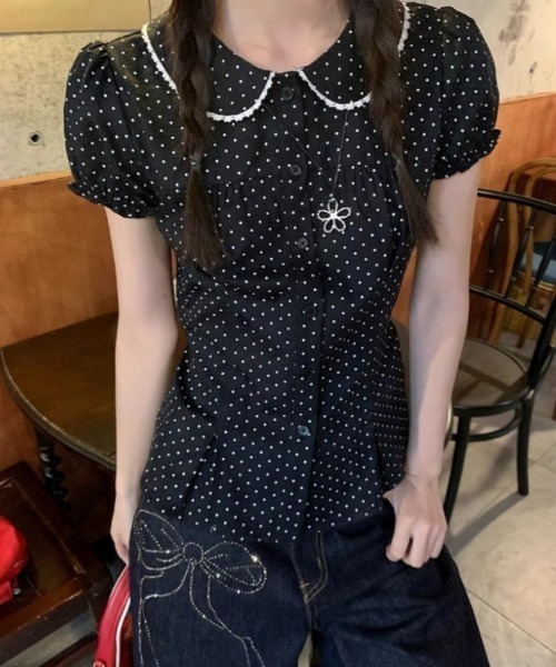 GEMEDA(ジェメダ)の「パール配色丸襟ドットブラウス(シャツ/ブラウス・レディース・ブラック・M)」の4枚目の写真