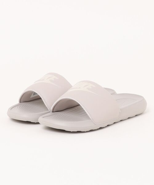 NIKE(ナイキ)の「NIKE ナイキ VICTORI ONE SLIDE ヴィクトリー ワン スライド MCN9675 201MNPRTL/LTOW(サンダル・メンズ・ベージュ・24.0cm/25.0cm/26.0cm/27.0cm/28.0cm/29.0cm)」の1枚目の写真