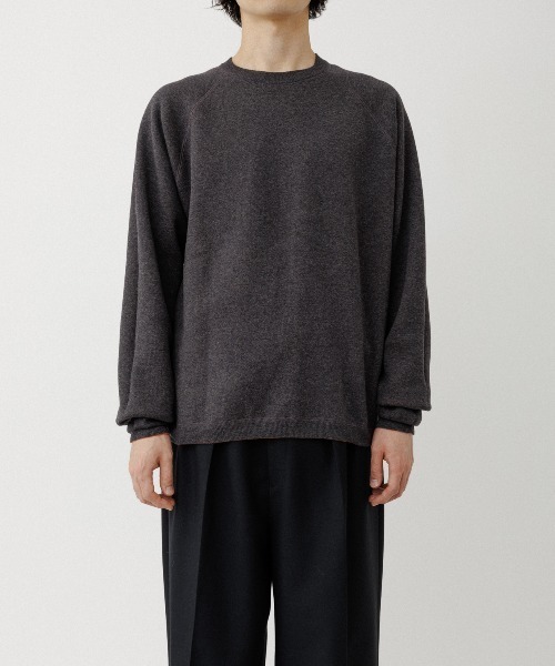 ADAM ET ROPE'（アダムエロペ）の「カシミヤブレンドリバーシブルCNニット（ニット/セーター・メンズ・ダークブラウン/ブラック系その他/ブルー系その他5/チャコールグレー・M/L）」の2枚目の写真