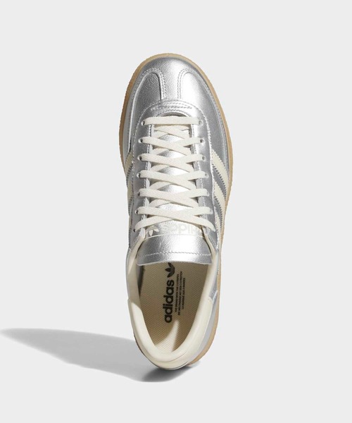 adidas（アディダス）の「ハンドボール スペツィアル シューズ / Handball Spezial Shoes / アディダスオリジナルス adidas Originals（スニーカー・レディース・シルバー・27.0cm/24.5cm/25.5cm/25.0cm/22.0cm/26.0cm/26.5cm/24.0cm/23.5cm/23.0cm/22.5cm/27.5cm/28.0cm/28.5cm/29.0cm）」の2枚目の写真