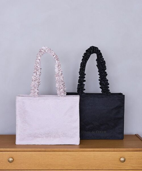 Maison de FLEUR(メゾンドフルール)の「レースフリルハンドルスクエアトートバッグ(トートバッグ・レディース・ライトピンク/ブラック・FREE)」の9枚目の写真