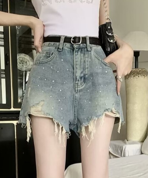 NoBelle（ノベル）の「ラインストーンショート丈ジーンズ　ダメージビジューデニムパンツ（デニムパンツ・レディース・ブルー・L/M）」の2枚目の写真