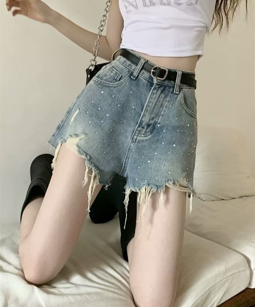 NoBelle（ノベル）の「ラインストーンショート丈ジーンズ　ダメージビジューデニムパンツ（デニムパンツ・レディース・ブルー・L/M）」の3枚目の写真