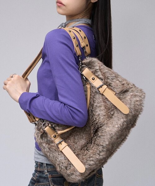 WHO'S WHO gallery(フーズフーギャラリー)の「【26AW LOOK掲載品番】【WEB限定】ファーショルダーバッグ(ショルダーバッグ・レディース・ベージュ・FREE)」の3枚目の写真