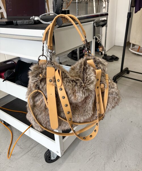 WHO'S WHO gallery(フーズフーギャラリー)の「【26AW LOOK掲載品番】【WEB限定】ファーショルダーバッグ(ショルダーバッグ・レディース・ベージュ・FREE)」の5枚目の写真