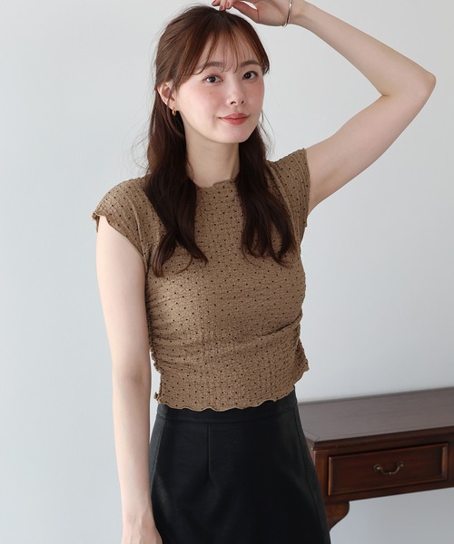 BLUEEAST(ブルーイースト)の「サイドギャザードットカットソー(Tシャツ/カットソー・レディース・ホワイト/ブラック/ブラウン・MEDIUM)」の1枚目の写真