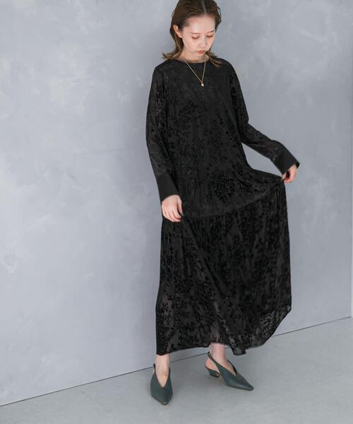 URBAN RESEARCH ROSSO WOMEN(アーバンリサーチ ロッソ)の「『WEB/一部店舗限定』フロッキープリントティアードワンピース(ワンピース・レディース・ブラウン/ブラック・FREE)」の1枚目の写真