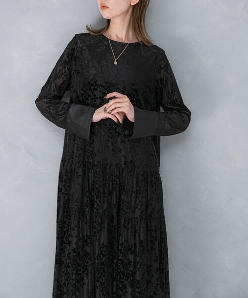 URBAN RESEARCH ROSSO WOMEN(アーバンリサーチ ロッソ)の「『WEB/一部店舗限定』フロッキープリントティアードワンピース(ワンピース・レディース・ブラウン/ブラック・FREE)」の3枚目の写真