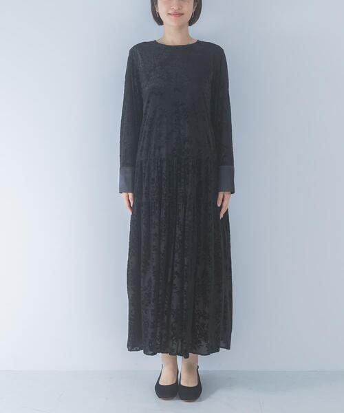 URBAN RESEARCH ROSSO WOMEN(アーバンリサーチ ロッソ)の「『WEB/一部店舗限定』フロッキープリントティアードワンピース(ワンピース・レディース・ブラウン/ブラック・FREE)」の9枚目の写真
