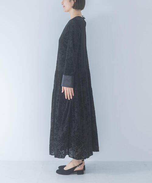 URBAN RESEARCH ROSSO WOMEN(アーバンリサーチ ロッソ)の「『WEB/一部店舗限定』フロッキープリントティアードワンピース(ワンピース・レディース・ブラウン/ブラック・FREE)」の10枚目の写真