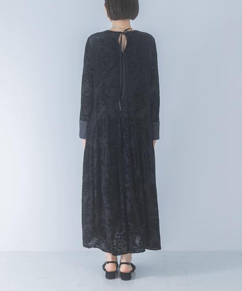 URBAN RESEARCH ROSSO WOMEN(アーバンリサーチ ロッソ)の「『WEB/一部店舗限定』フロッキープリントティアードワンピース(ワンピース・レディース・ブラウン/ブラック・FREE)」の11枚目の写真