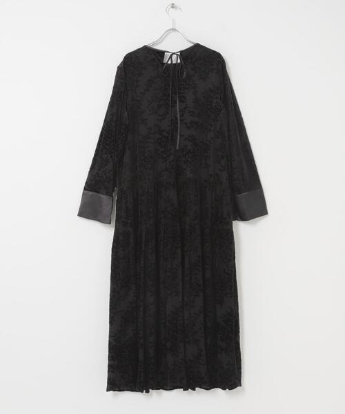 URBAN RESEARCH ROSSO WOMEN(アーバンリサーチ ロッソ)の「『WEB/一部店舗限定』フロッキープリントティアードワンピース(ワンピース・レディース・ブラウン/ブラック・FREE)」の16枚目の写真