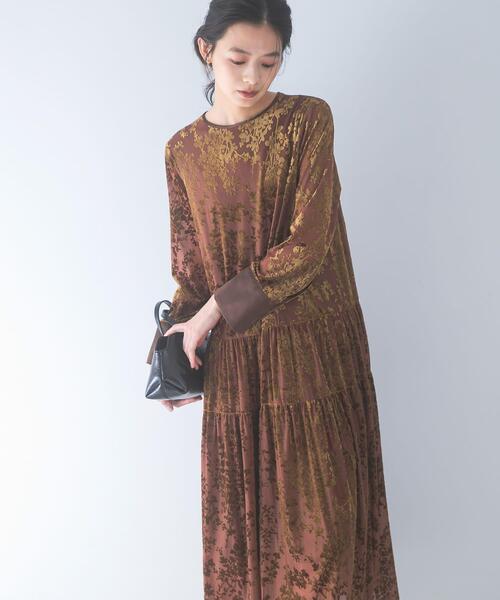 URBAN RESEARCH ROSSO WOMEN(アーバンリサーチ ロッソ)の「『WEB/一部店舗限定』フロッキープリントティアードワンピース(ワンピース・レディース・ブラウン/ブラック・FREE)」の22枚目の写真