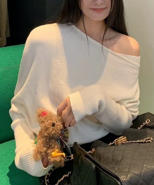 NANEA(ナネア)の「ワイドネックニットプルオーバー(ニット/セーター・レディース・グレー/アイボリー/ブラック・フリー)」の7枚目の写真
