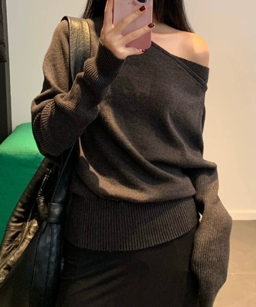 NANEA(ナネア)の「ワイドネックニットプルオーバー(ニット/セーター・レディース・グレー/アイボリー/ブラック・フリー)」の18枚目の写真