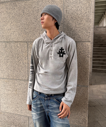 [クロップ]クロスパッチヘンリーネックフード長袖Tシャツ-メランジグレー