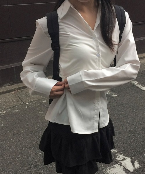 anyonemore(エニワンモア)の「くびれシルエットサイドボタン2WAY長袖シャツ(シャツ/ブラウス・レディース・ホワイト・FREE)」の6枚目の写真