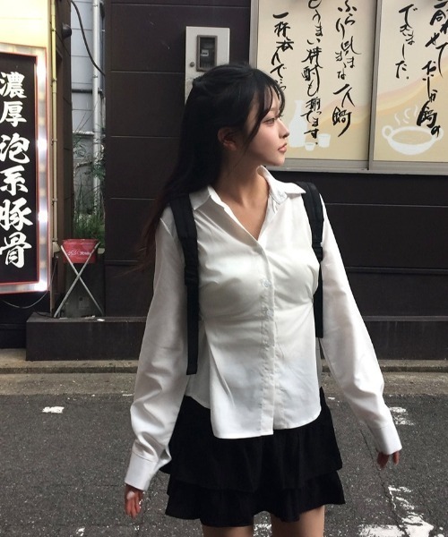 anyonemore(エニワンモア)の「くびれシルエットサイドボタン2WAY長袖シャツ(シャツ/ブラウス・レディース・ホワイト・FREE)」の2枚目の写真