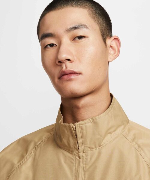 NIKE(ナイキ)の「ナイキ スポーツウェア クラブ メンズ ロスコー フルジップ ジャケット / Nike Sportswear Club Men's Roscoe Full-Zip Jacket HV1140-297 Parachute Beige(ブルゾン・メンズ・ベージュ・L/2XL/XL/S/M)」の3枚目の写真