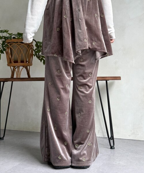 CPCM（シーピーシーエム）の「【セットアップ着用可】小花刺繍ベロアフレアパンツ（その他パンツ・レディース・ベージュ/ブラウン/ブラック・FREE）」の16枚目の写真