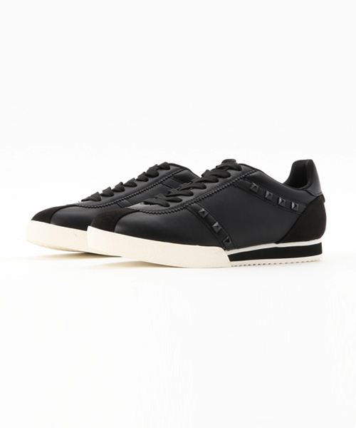 CHARLES & KEITH（チャールズ & キース）の「レースアップスニーカー / LACE-UP SNEAKERS（スニーカー・レディース・ホワイト/ブラック・23cm/24cm/22.5cm/23.5cm/24.5cm）」の2枚目の写真