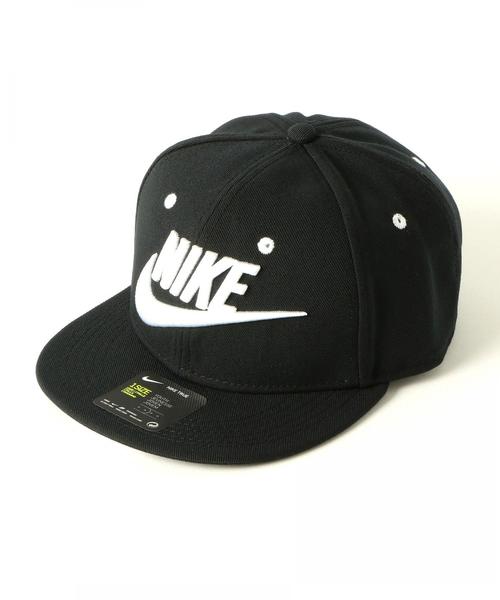 NIKE（ナイキ）の「【NIKE(ナイキ)】フューチュラキャップ（キャップ・キッズ・ブラック/レッド/コバルトブルー/ワインレッド/ロイヤルブルー・FREE）」の1枚目の写真