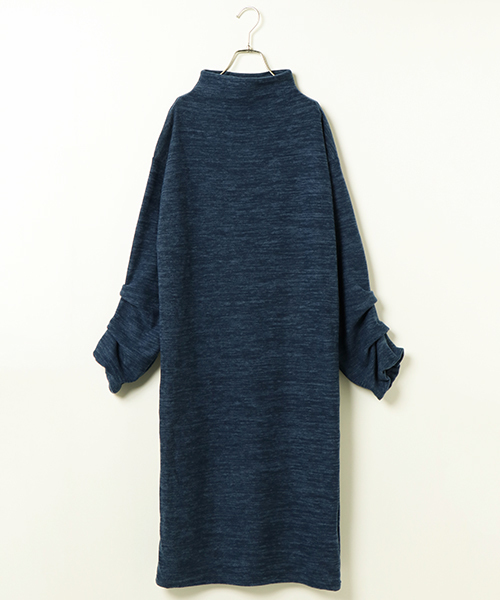 VENCEEXCHANGE（ヴァンスエクスチェンジ）の「袖タックロングワンピース              （ワンピース・レディース・ブラック/グレー/ブルー・MEDIUM）」の3枚目の写真