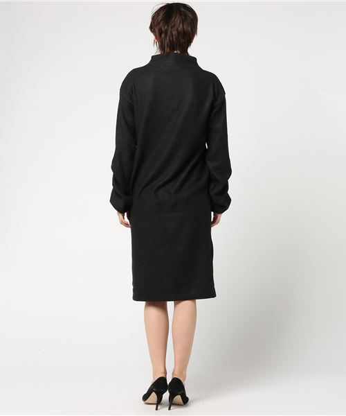 VENCEEXCHANGE（ヴァンスエクスチェンジ）の「袖タックロングワンピース              （ワンピース・レディース・ブラック/グレー/ブルー・MEDIUM）」の5枚目の写真