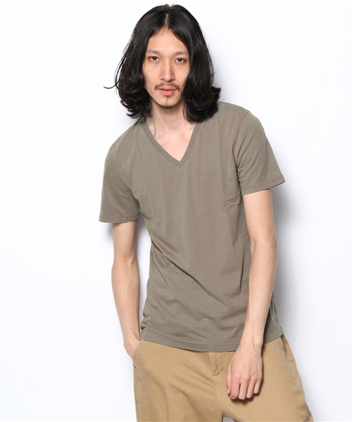 three dots(スリードッツ)の「OCEANS 7月号掲載/Brad ブラッド / ディープVネック(Tシャツ/カットソー・メンズ・ダークウッド/イエロー/レッド系その他/ダークグレー/ホワイト/ダークブラウン/ブラック/ネイビー/パープル/ライトベージュ/プラム・LARGE/MEDIUM/SMALL)」の6枚目の写真