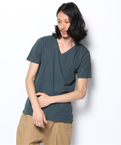 three dots(スリードッツ)の「OCEANS 7月号掲載/Brad ブラッド / ディープVネック(Tシャツ/カットソー・メンズ・ダークウッド/イエロー/レッド系その他/ダークグレー/ホワイト/ダークブラウン/ブラック/ネイビー/パープル/ライトベージュ/プラム・LARGE/MEDIUM/SMALL)」の4枚目の写真