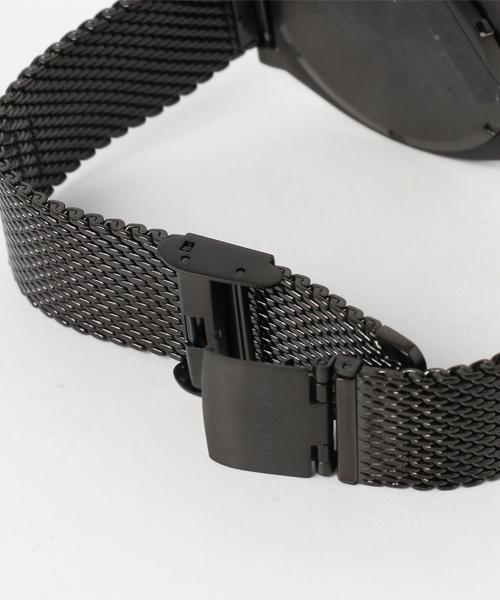 NIXON（ニクソン）の「TIME TELLER MILANESE NA1187001-00 ALL BLACK（アナログ腕時計・レディース・ブラック・FREE）」の4枚目の写真